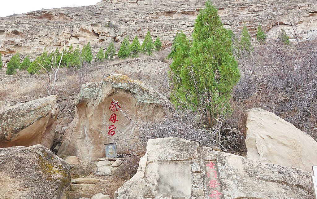 散文母亲峰2022年4月13日《文化艺术报》